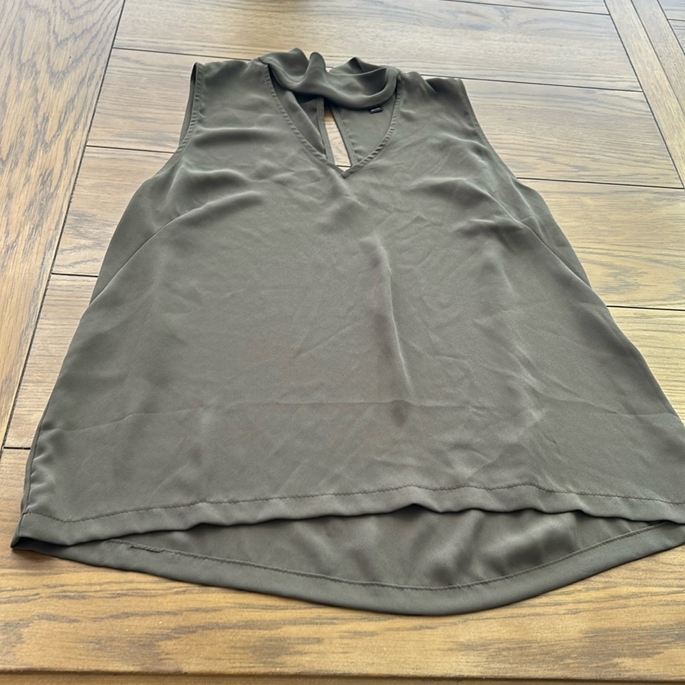 Women’s Aqua v-neck green sleeveless top size L